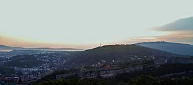 La colline de Brégille à l'aube.