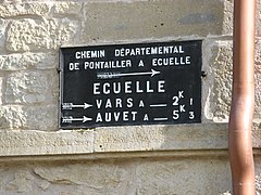 Plaque sur la façade de la mairie.