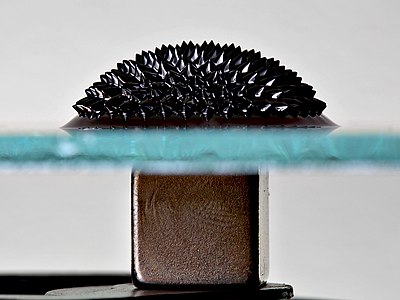 Ferrofluid on glass, by Gmaxwell (edited by Fir0002)