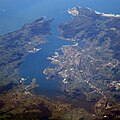 Vista aérea da ría de Ferrol (á dereita, a ponte de Xuvia).