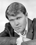 A black-and-white picture of singer Glen Campbell