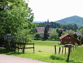 The church and surroundings in Le Puid