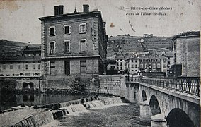 Vue de côté pont Hôtel de Ville