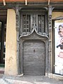 Porte gothique de la maison à pan de bois