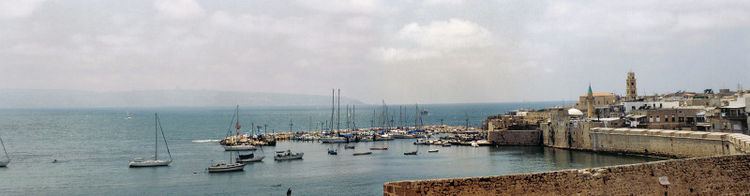 ميناء عكا، أحد أهم موانئ فلسطين التاريخية، تم ذكره لأول مرة بعد الغزو المصري لفلسطين عام 525 ق.م.[108]