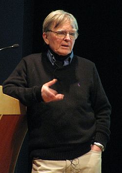 Robert Coover luennoimassa vuonna 2009.