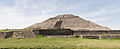 Pirámide del Sol en Teotihuacán (64 m, aunque posiblemente llegó a superar los 75), del siglo I a mediados del II.