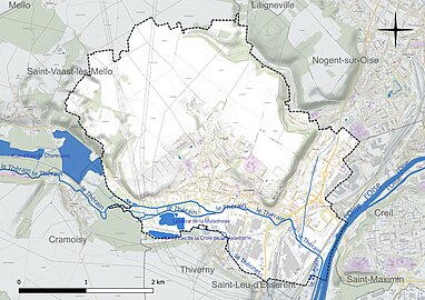 Carte en couleur présentant le réseau hydrographique de la commune