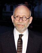 Bob Balaban interprète Keaton.