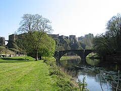 Bouillon : la Semois, le vieux pont et le château fort.