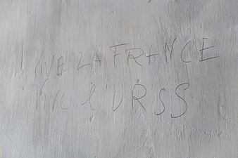 Inscription sur un mur : « Vive la France, Vive l'URSS ».