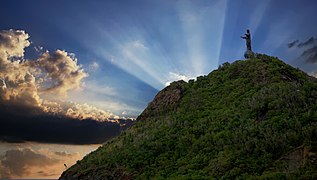 Cristo Rei ao nascer do sol