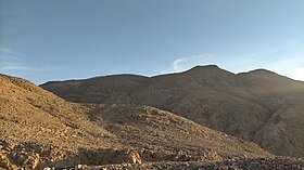 Vue du Jabal Yibir depuis la route, à une altitude de 1 080 mètres.