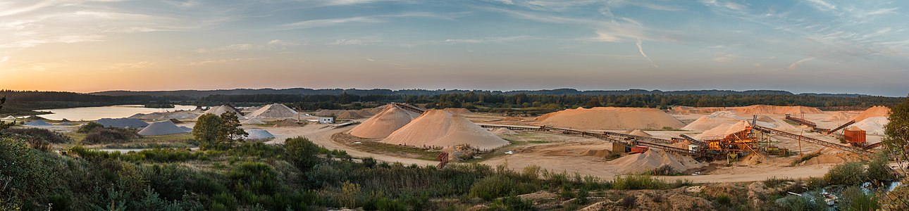 Gravel pit, by Slaunger (edited by David Iliff)