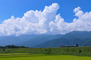 南アルプスを背に走るHIGH RAIL 1375 （2020年8月26日 小淵沢駅 - 甲斐小泉駅間）