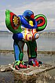 Deckender Farbauftrag und Farbe-an-sich-Kontrast. Niki de Saint Phalle (1930–2002): Liebesvogel.