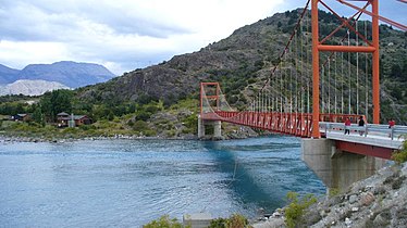 Puente sobre el nacimiento del lago Bertrand.