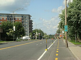 Quebec Route 122 através de Drummondville