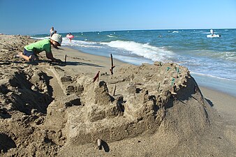 Sur une plage française.