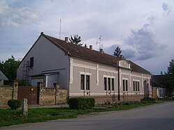 Újszentiván community hall