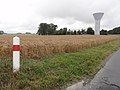 Paysage avec château-d'eau.