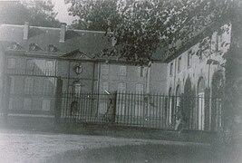 Salle des fêtes du château de Theix qui accueillit une partie des ouvrages de la BNU lors de son transfert en 1939 (cliché BNU).