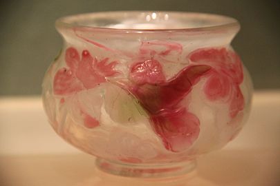 Coupe bégonia rose, Émile Gallé (vers 1894), achetée par le comité de l'exposition de 1894.