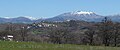 Poggio Santa Maria dalle alture di Tornimparte, sullo sfondo Monte San Franco (dx) e Monti della Laga (sx)