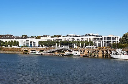 Quai Ernest-Renaud, centre des Salorges et gare maritime.