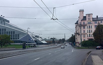 Вид вдоль бульвара на парк Победы