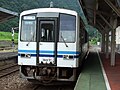 石見川本駅で発車を待つ426D。