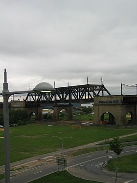 Le pont ferroviaire au nord-est de Randall's Island.