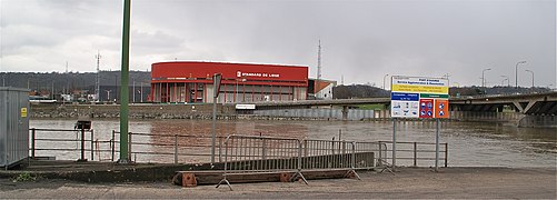 Vue du stade de Sclessin du Standard de Liège, depuis le port d'Ougrée.