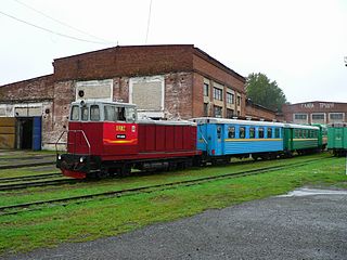 TU7–2083 with passenger train