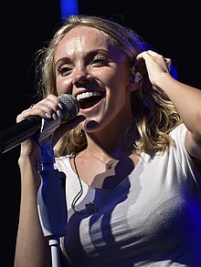 Bradbery performing in 2018