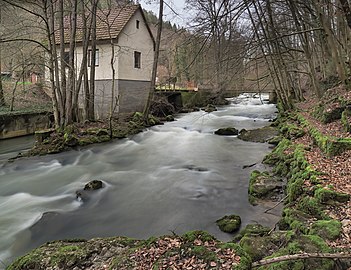 Die Stromschnellen der Wiesent, direkt oberhalb der Aufseßmündung