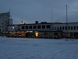 Aseman julkisivu Palokunnankadun suunnasta