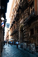 Palazzo Carafa di Maddaloni in via Maddaloni 6, già palazzo d'Avalos, edificato nel 1580 su iniziativa di Cesare d'Avalos.