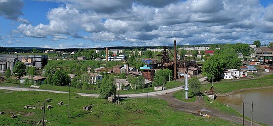 Вид на пруд и посёлок