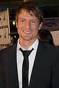 Philip Winchester interprète Leontes.