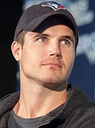 Robbie Amell interprète Nathan Brown.