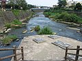 鶴見川（谷本川）との合流点。左が真光寺川で、右が鶴見川。