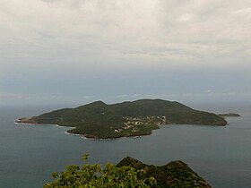 Vue de Terre-de-Bas depuis Terre-de-Haut.