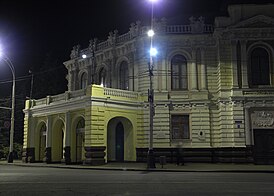 Здание театра. Главный вход