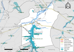 Carte en couleur présentant le réseau hydrographique de la commune