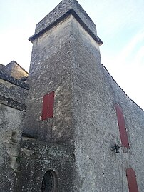 Château de Sagriès. Pigeonnier XVIIIe siècle.