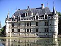 Vue du château d'Azay-le-rideau par le jardin