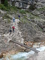 Il ponticello che risale la gola attraverso la via ferrata Lucio Delaiti.