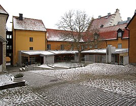The inner yard with the café