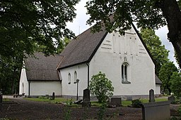 Härnevi kyrka i juli 2022